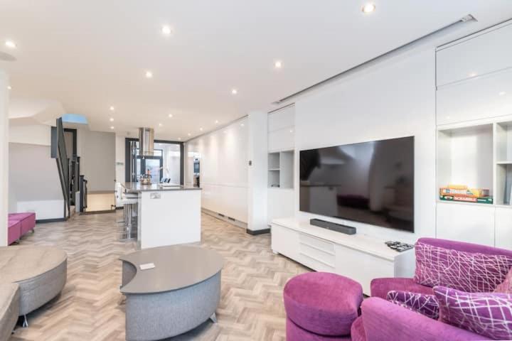 Modern Duplex Apt With 75 Inch Tv I Pass The Keys Йорк Экстерьер фото